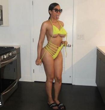 Nicki, 28  female escort, Syracuse